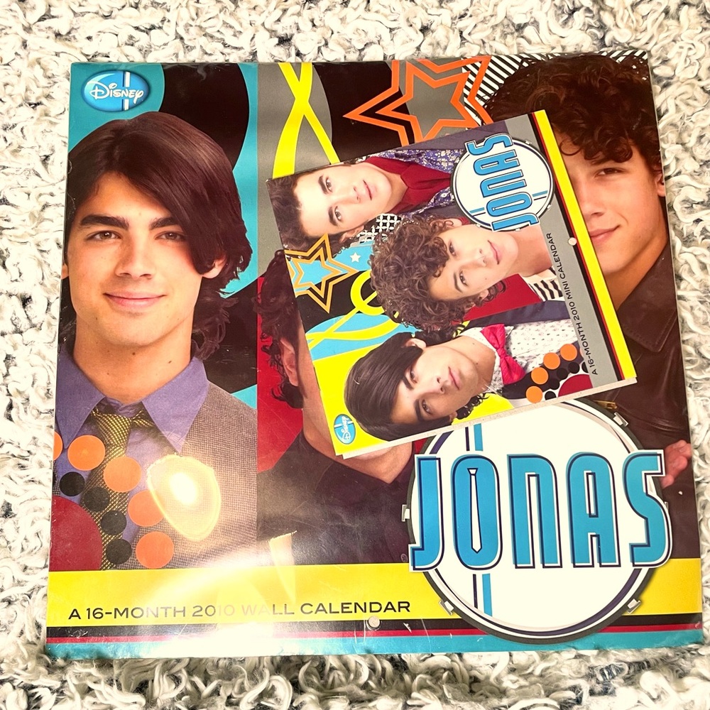 🎸 NWT 16-Month Disney Jonas Brothers Wall Calendar and Mini Calendar from 2010